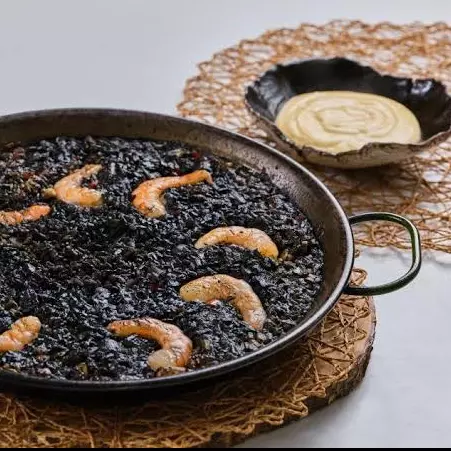 ARROZ NEGRO (CALAMARES Y MARISCOS)